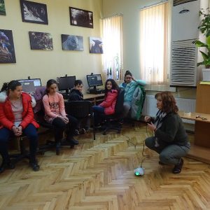 Семинари „Начални стъпки по програмиране и използване на робота Финч”