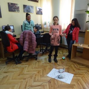 Семинари „Начални стъпки по програмиране и използване на робота Финч”
