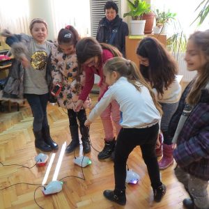 Семинари „Начални стъпки по програмиране и използване на робота Финч” Семинари „Начални стъпки по програмиране и използване на робота Финч”